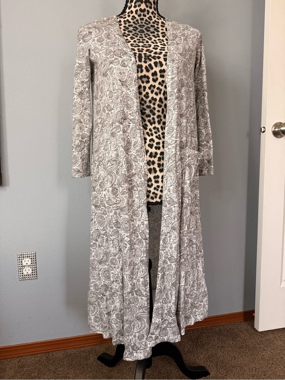LuLaRoe Long Open Front Cardigan in Light Gray Paisley